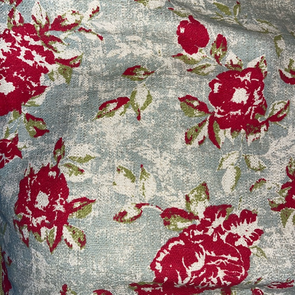 rose patterned curtains (for 2 windows) + pillow case - Picture 5 of 5